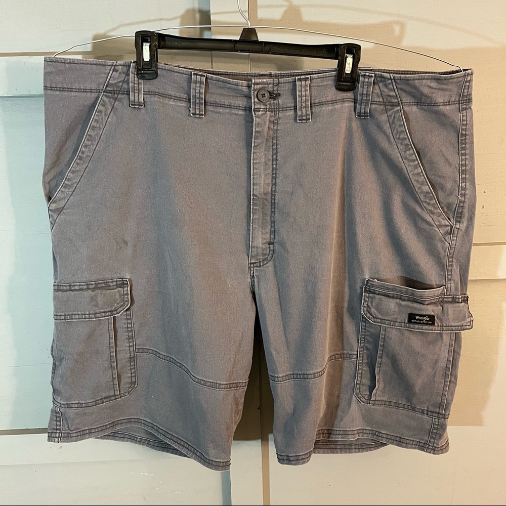 Wrangler Men's Relaxed Fit Cargo Shorts Size: 46